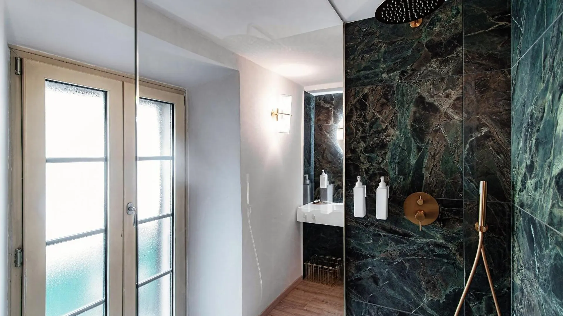 Vanity Flat - The House Of Travelers Como 0*,