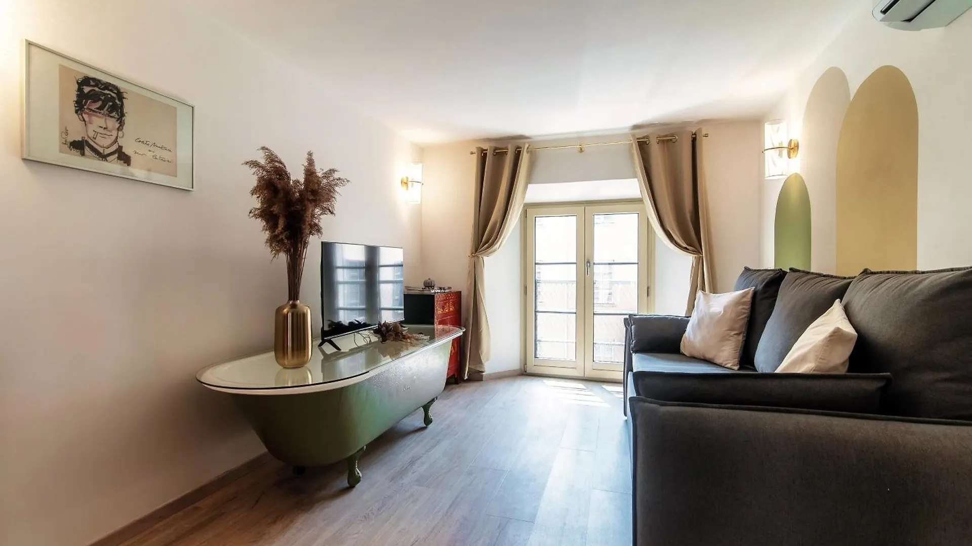 Vanity Flat - The House Of Travelers كومو