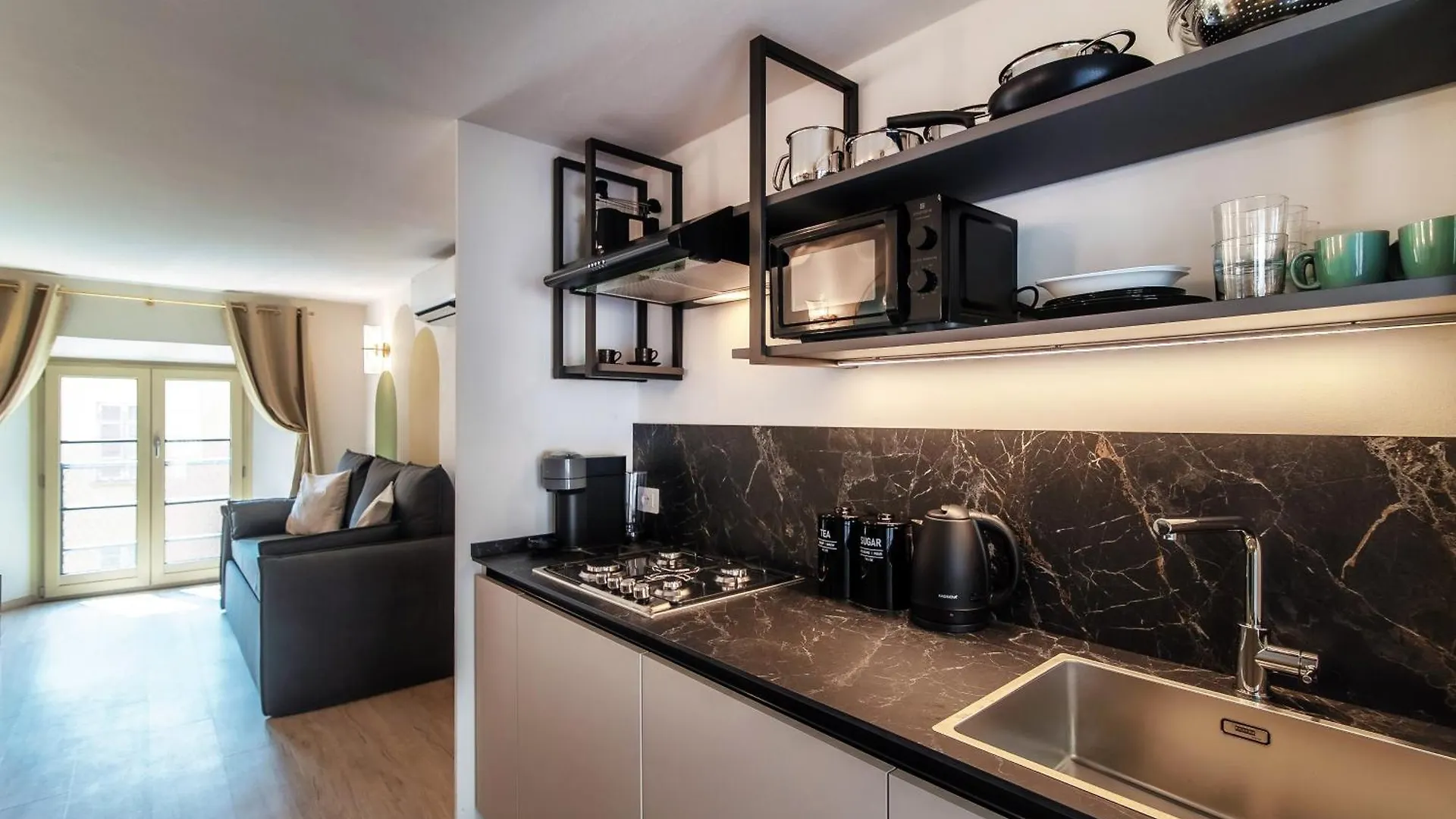 Vanity Flat - The House Of Travelers Como 0*,