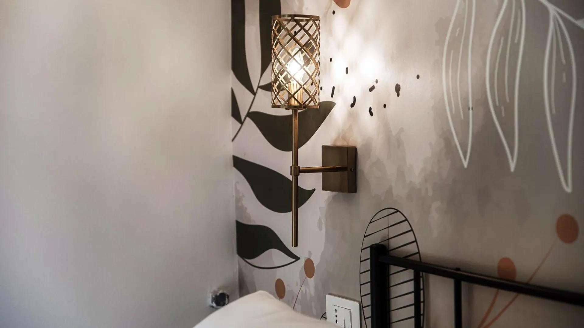 Vanity Flat - The House Of Travelers كومو 0*,