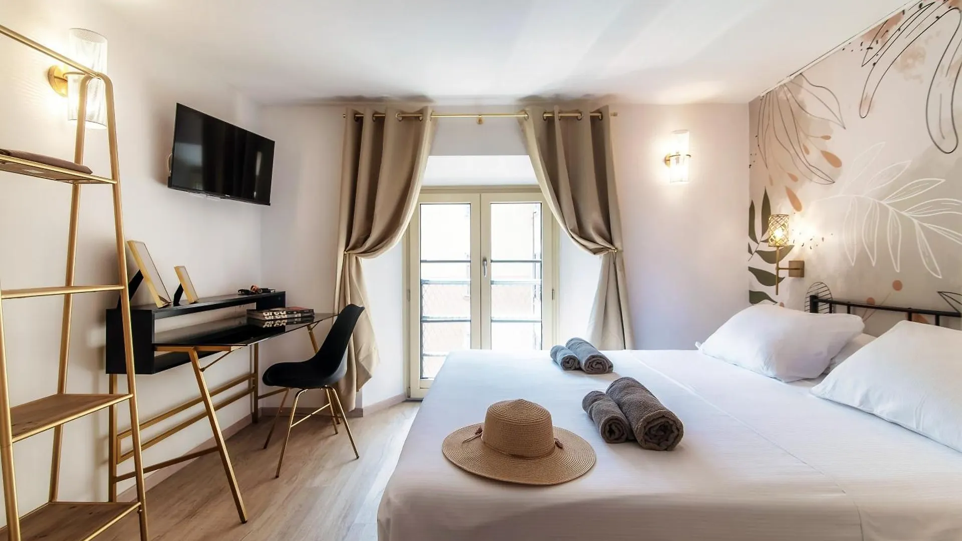 Vanity Flat - The House Of Travelers كومو