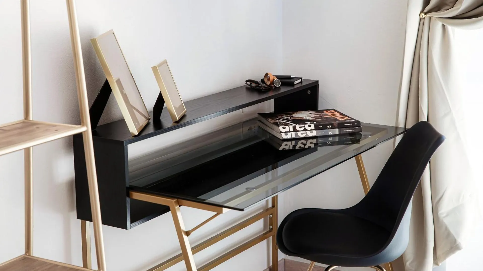 Vanity Flat - The House Of Travelers كومو