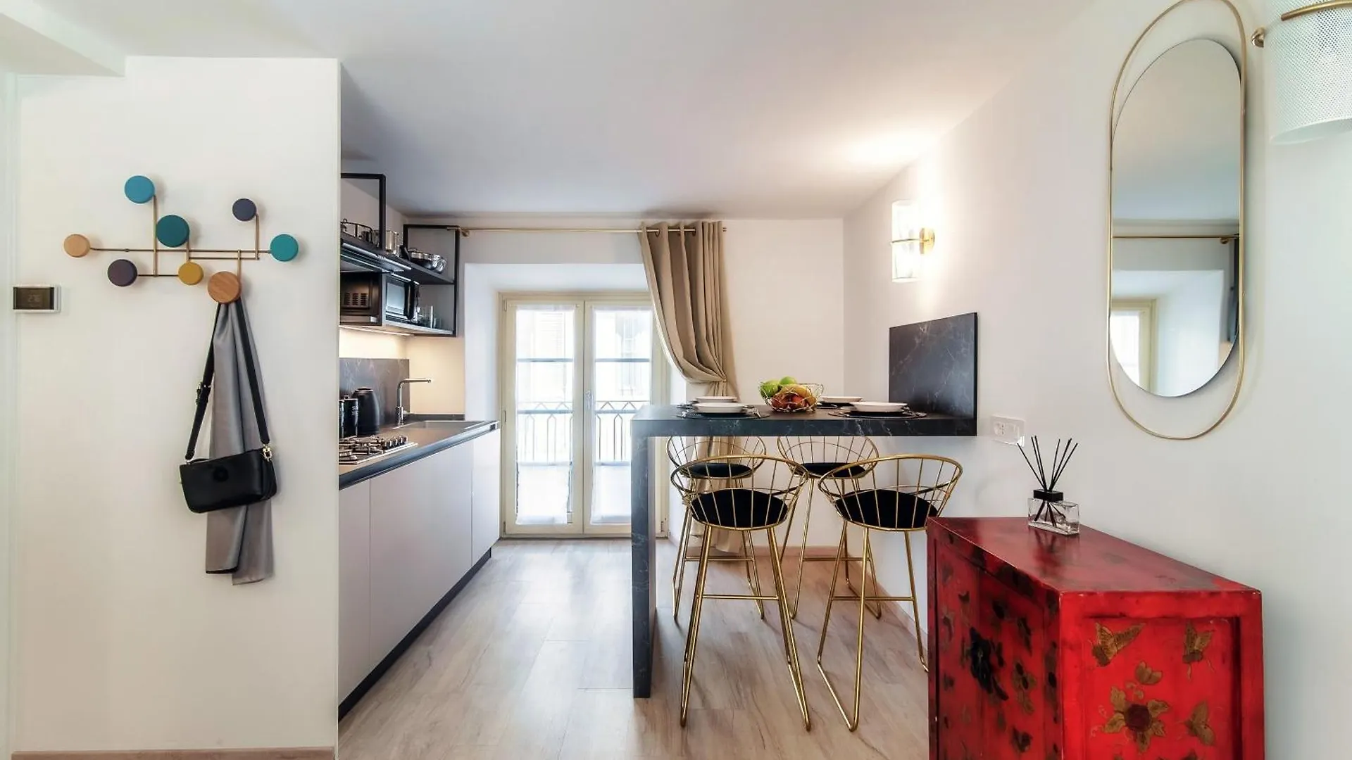 Vanity Flat - The House Of Travelers كومو 0*,  إيطاليا